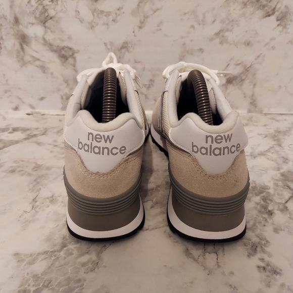 Pre-owned 2024 New Balance 574 - Picture 4 of 11